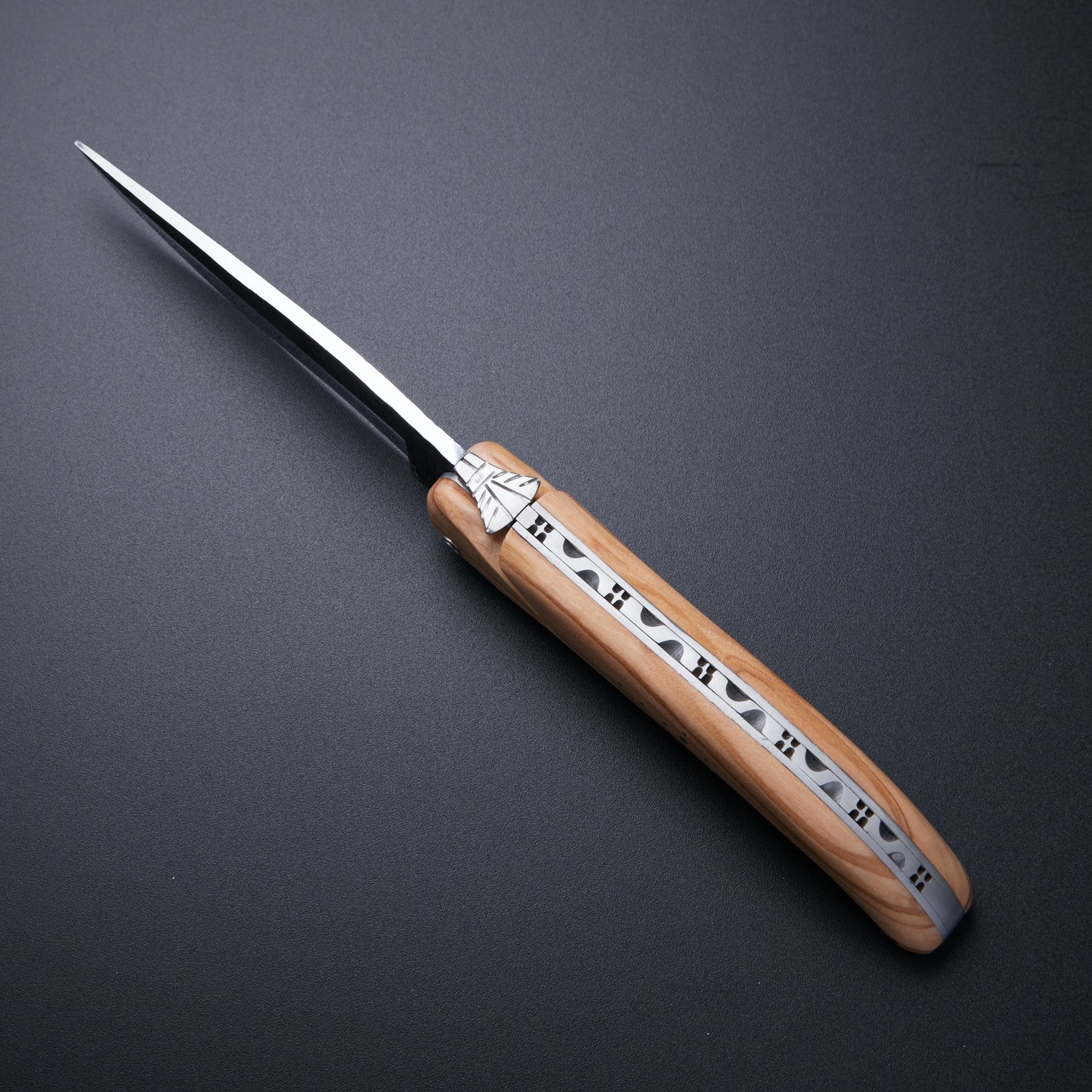 Handcrafted High Carbon Folding Knife - Premium Steel Blade, Elegant Wooden Handle ๐ช Knives Craft