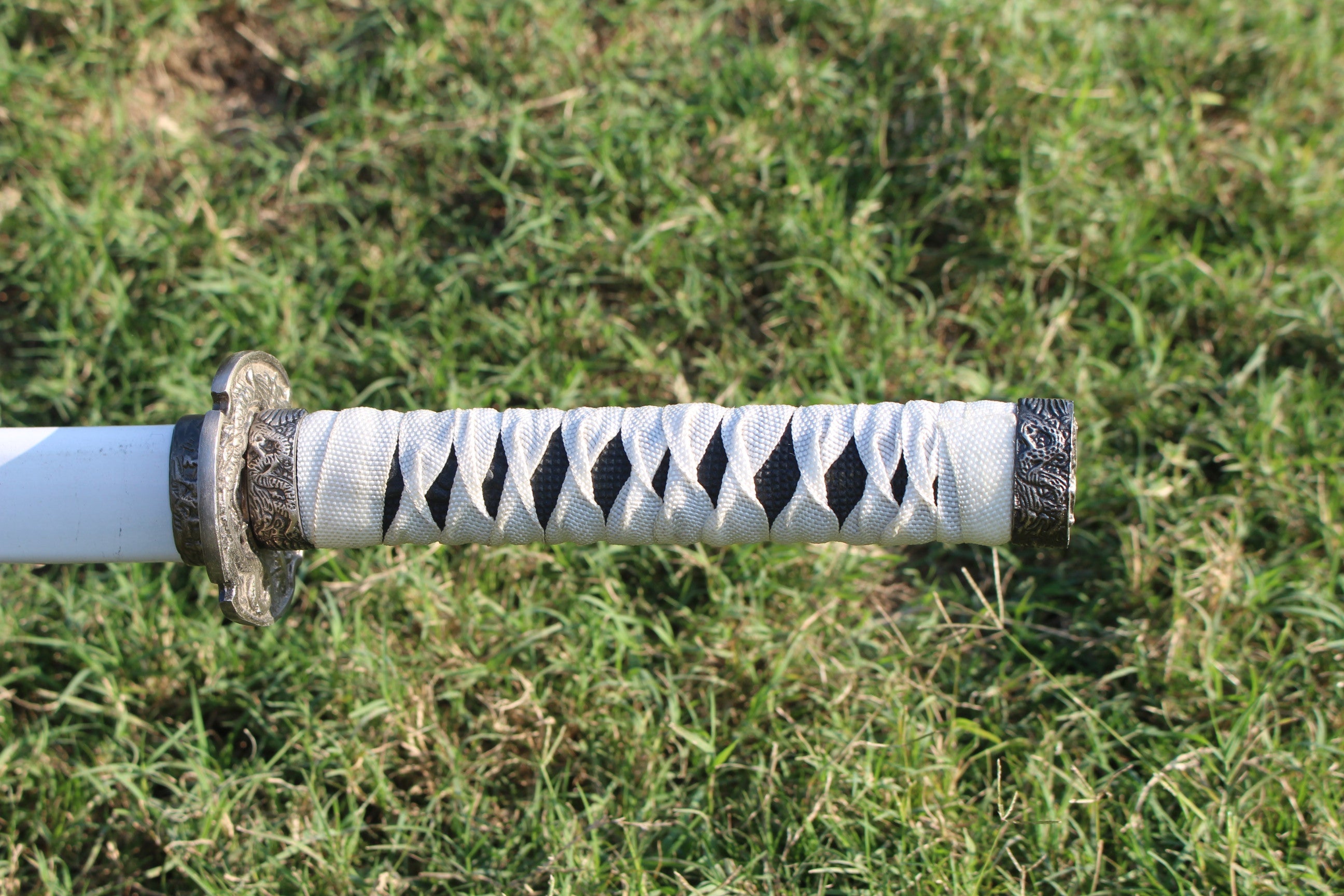 White-Wrapped 5160 Steel Katana Sword β Premium Handcrafted Blade Knives Craft