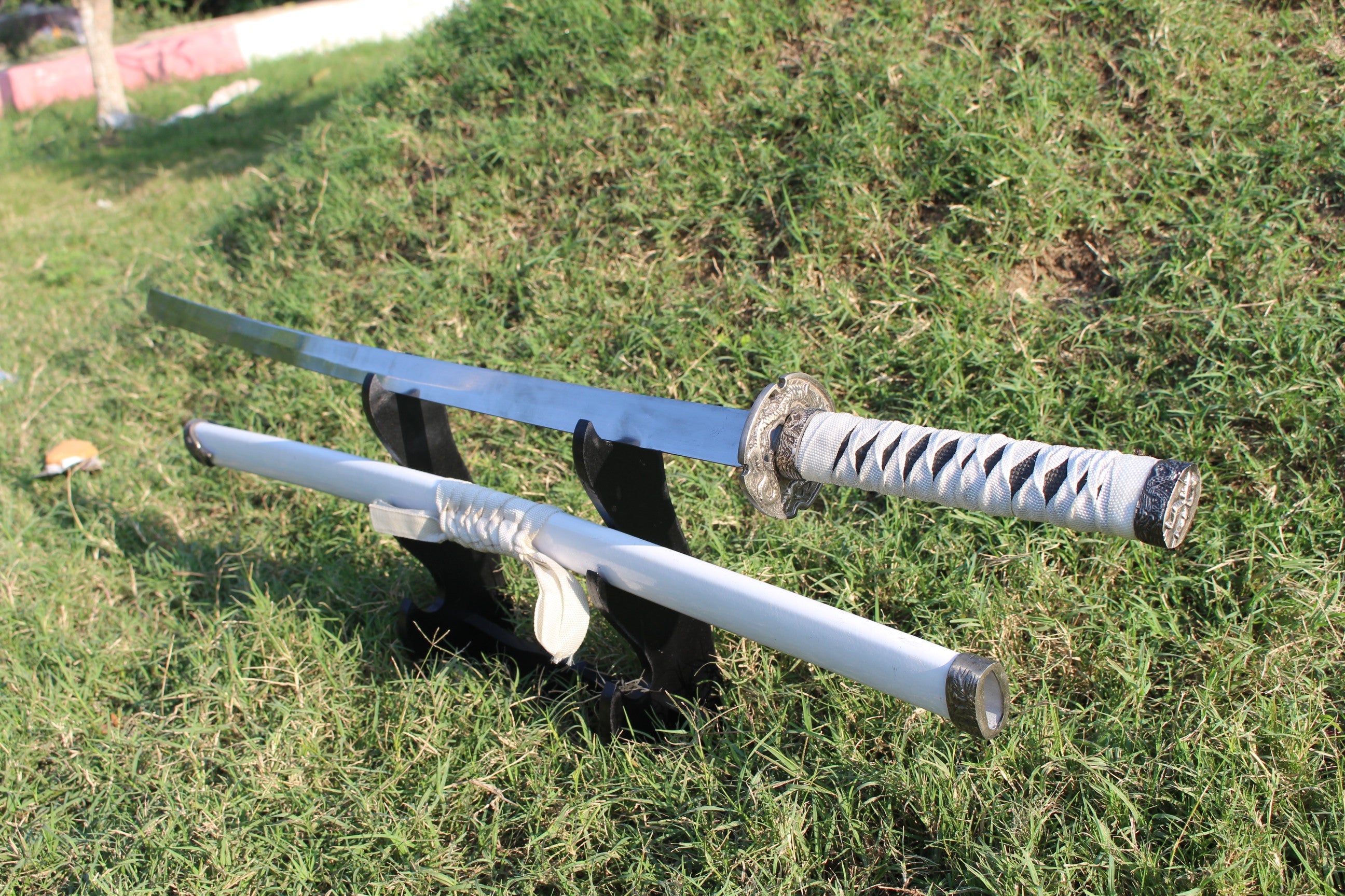 White-Wrapped 5160 Steel Katana Sword – Premium Handcrafted Blade Knives Craft