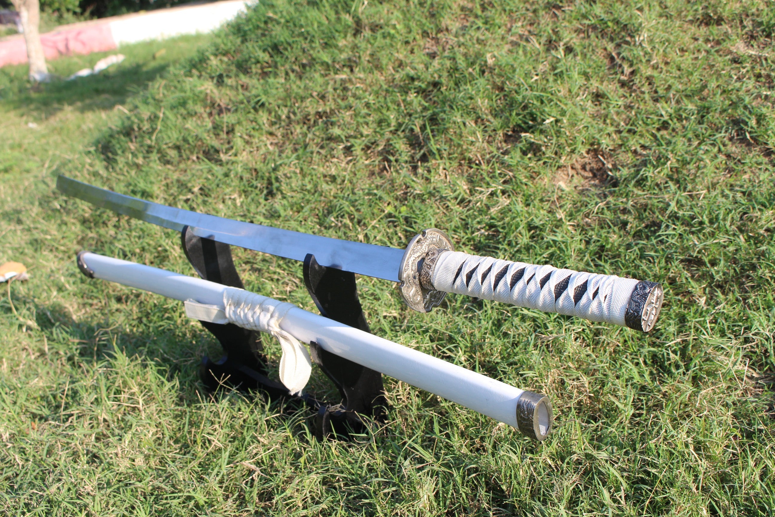 White-Wrapped 5160 Steel Katana Sword – Premium Handcrafted Blade Knives Craft