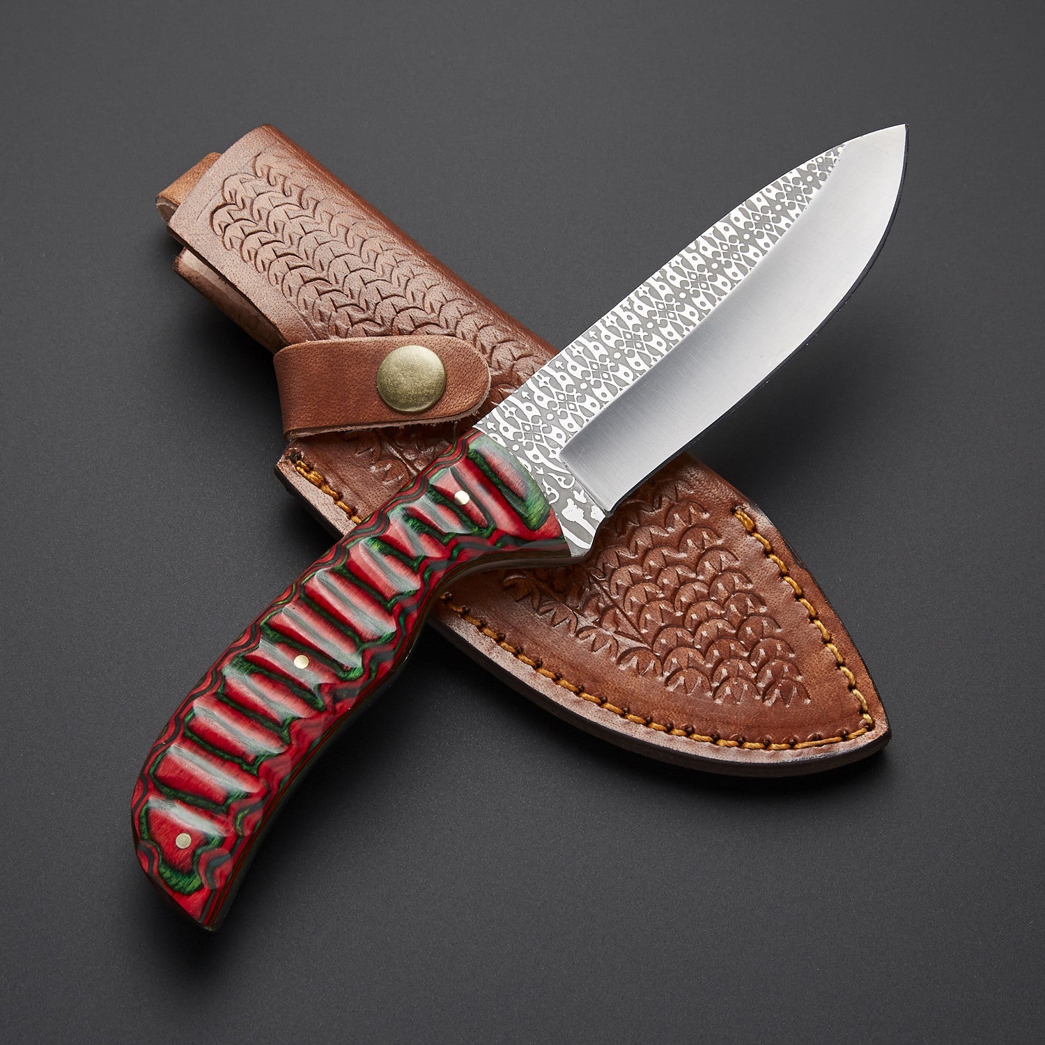 Handcrafted Chef Knife with Textured Blade &amp; Red-Green Handle Knives Craft