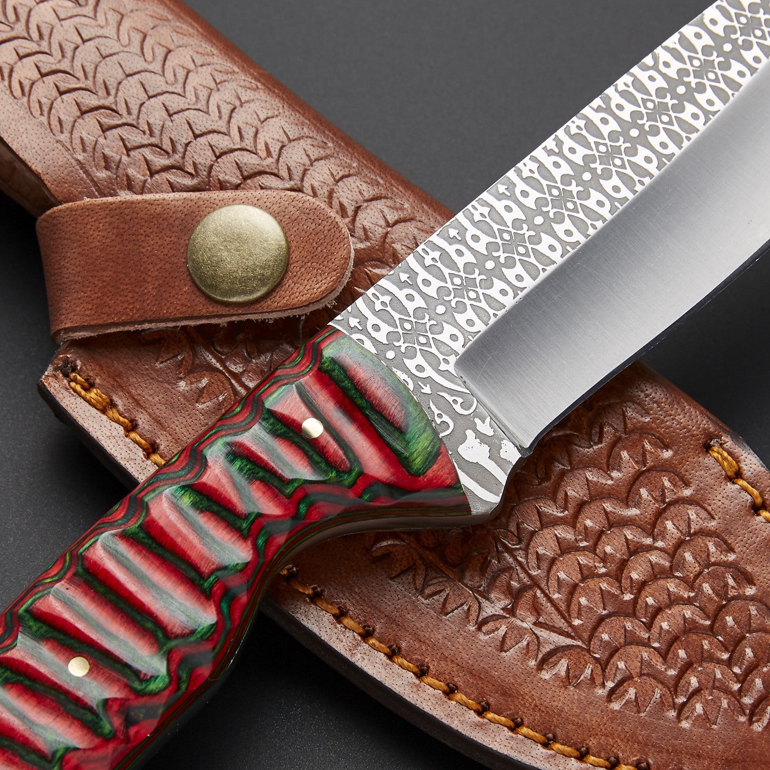 Handcrafted Chef Knife with Textured Blade &amp; Red-Green Handle Knives Craft