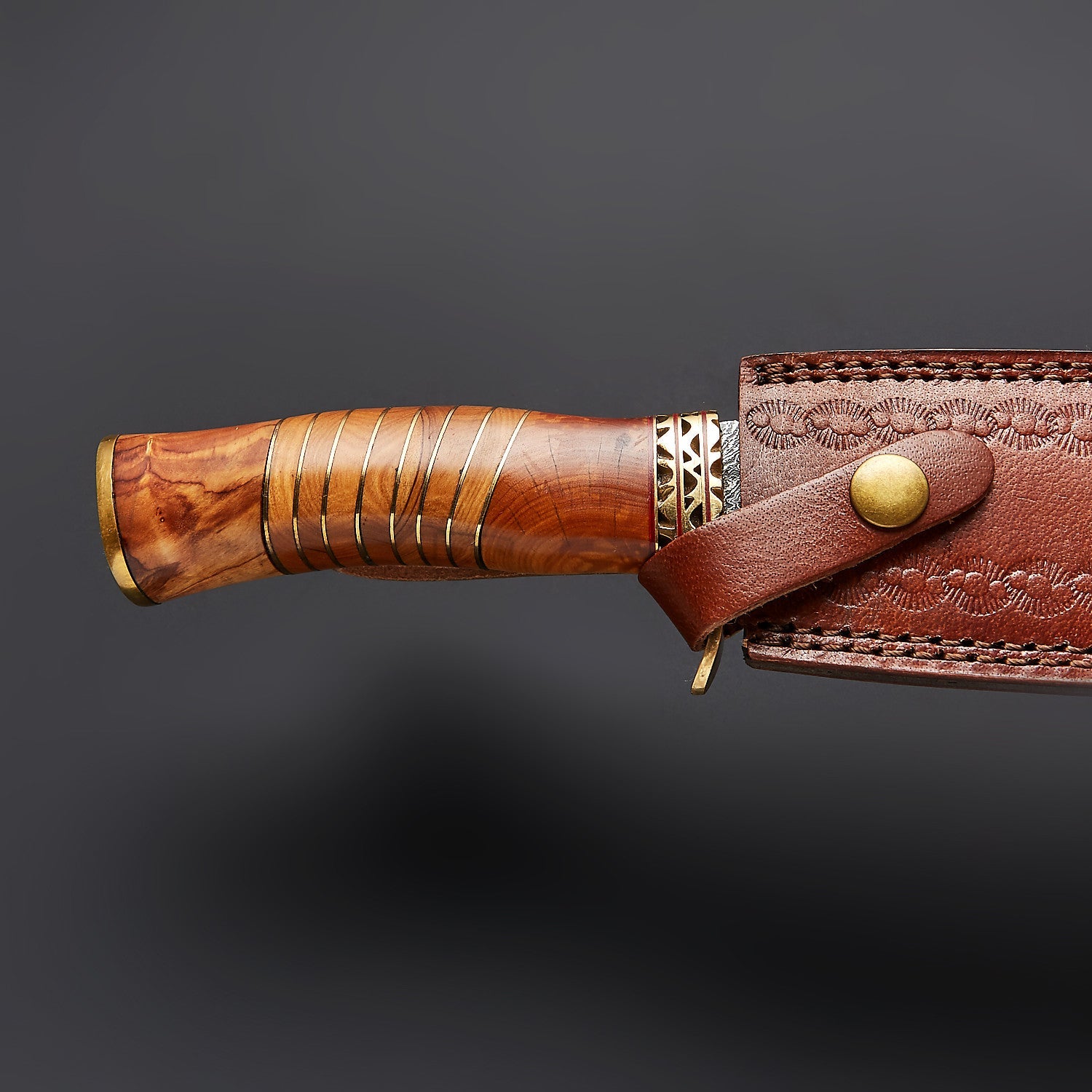 Handmade Damascus Steel Knife with Olive Wood Handle &amp; Leather Sheath Knives Craft