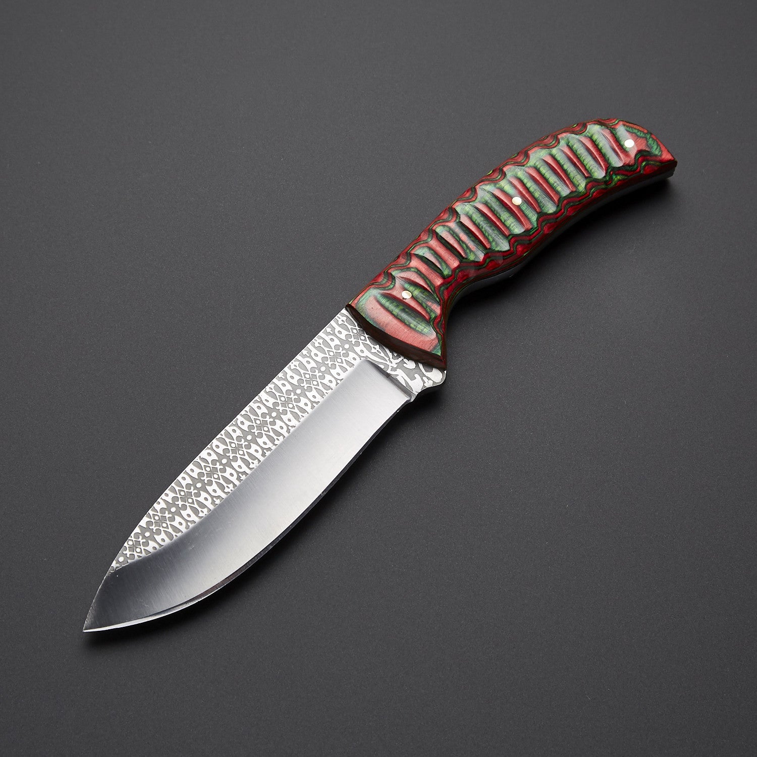 Handcrafted Chef Knife with Textured Blade &amp; Red-Green Handle Knives Craft